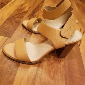 Simply Vera Wang Block Heel- Cognac